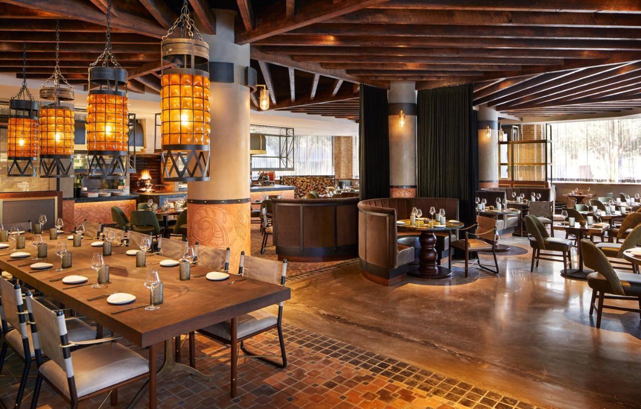 The Plaza Hotel Pioneer Park El Paso Luaran gambar The interior of the restaurant