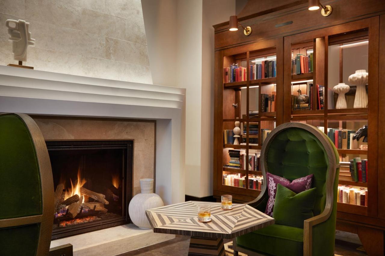 The Plaza Hotel Pioneer Park El Paso Luaran gambar Library at The Ivy Hotel