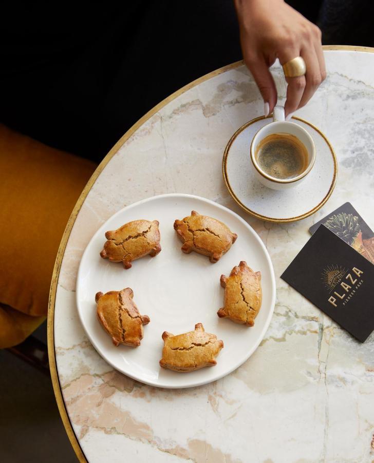 The Plaza Hotel Pioneer Park El Paso Luaran gambar Coffee and pastry at Plaza