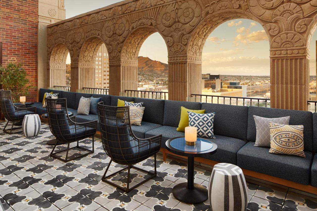 The Plaza Hotel Pioneer Park El Paso Luaran gambar The rooftop lounge at the Hotel Valencia