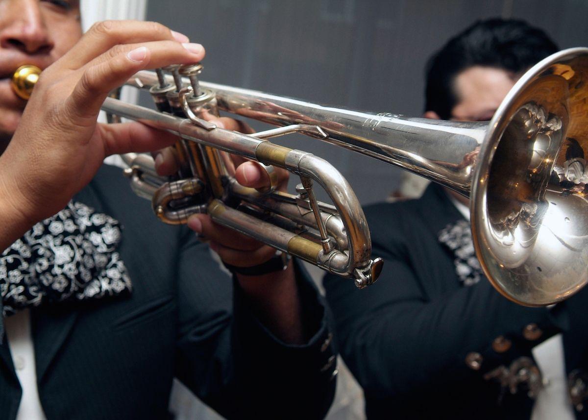 The Plaza Hotel Pioneer Park El Paso Luaran gambar A trumpet being played