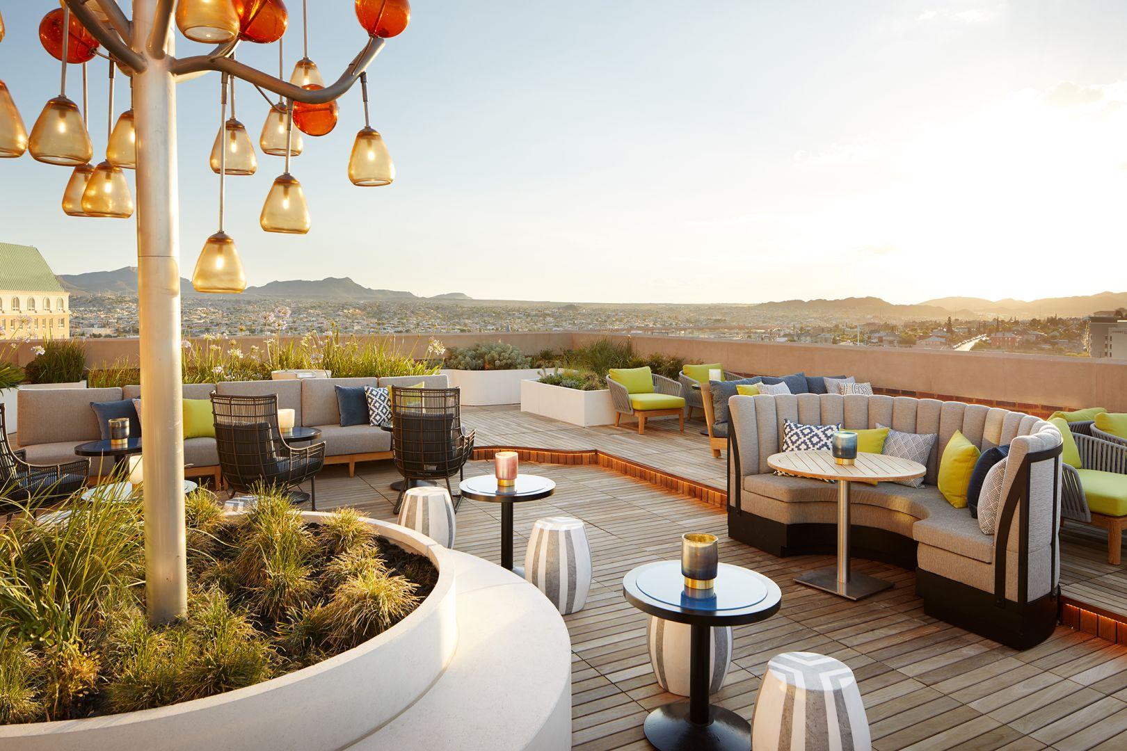 The Plaza Hotel Pioneer Park El Paso Luaran gambar The rooftop lounge at the Hotel Valley Ho