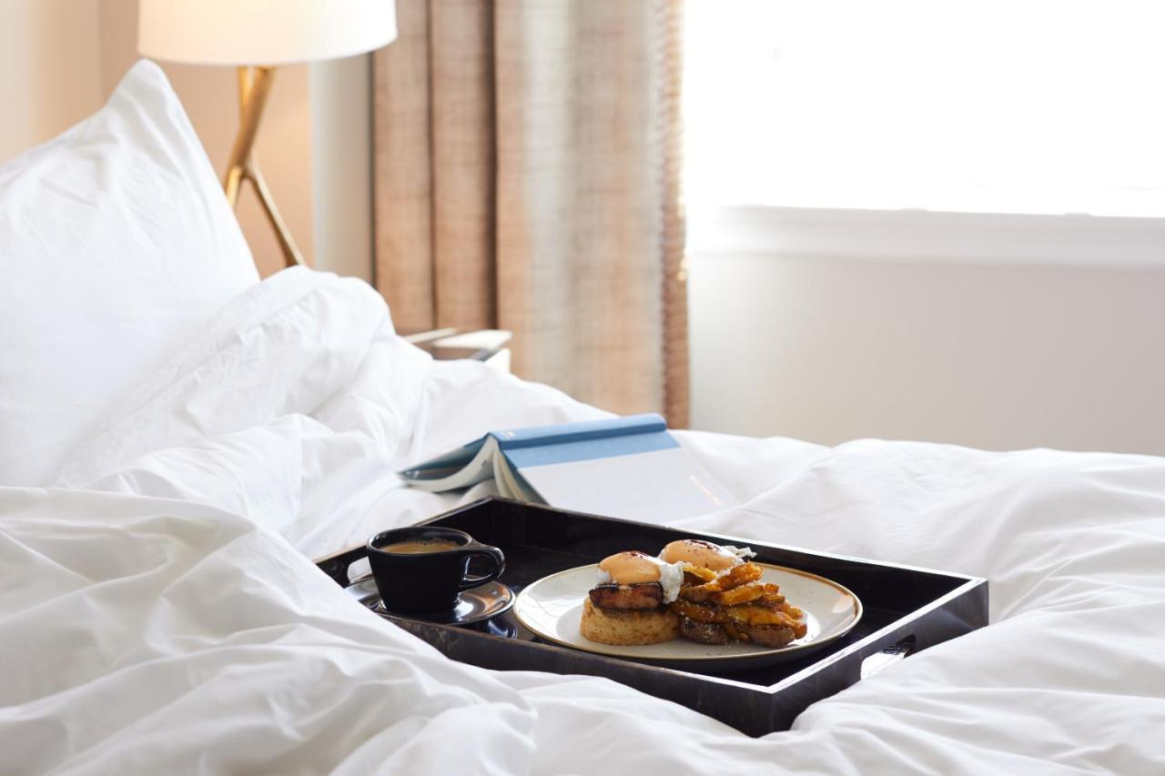 The Plaza Hotel Pioneer Park El Paso Luaran gambar Room service